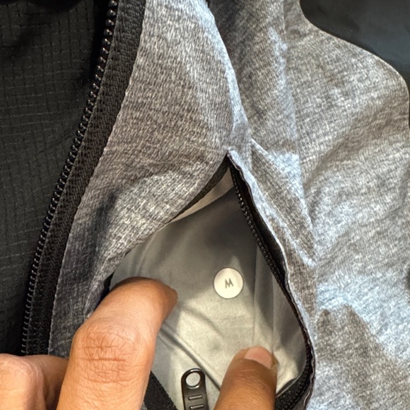 LULULEMON Men's Black and Gray windbreaker/rain light Jacket size medium - Picture 3 of 10